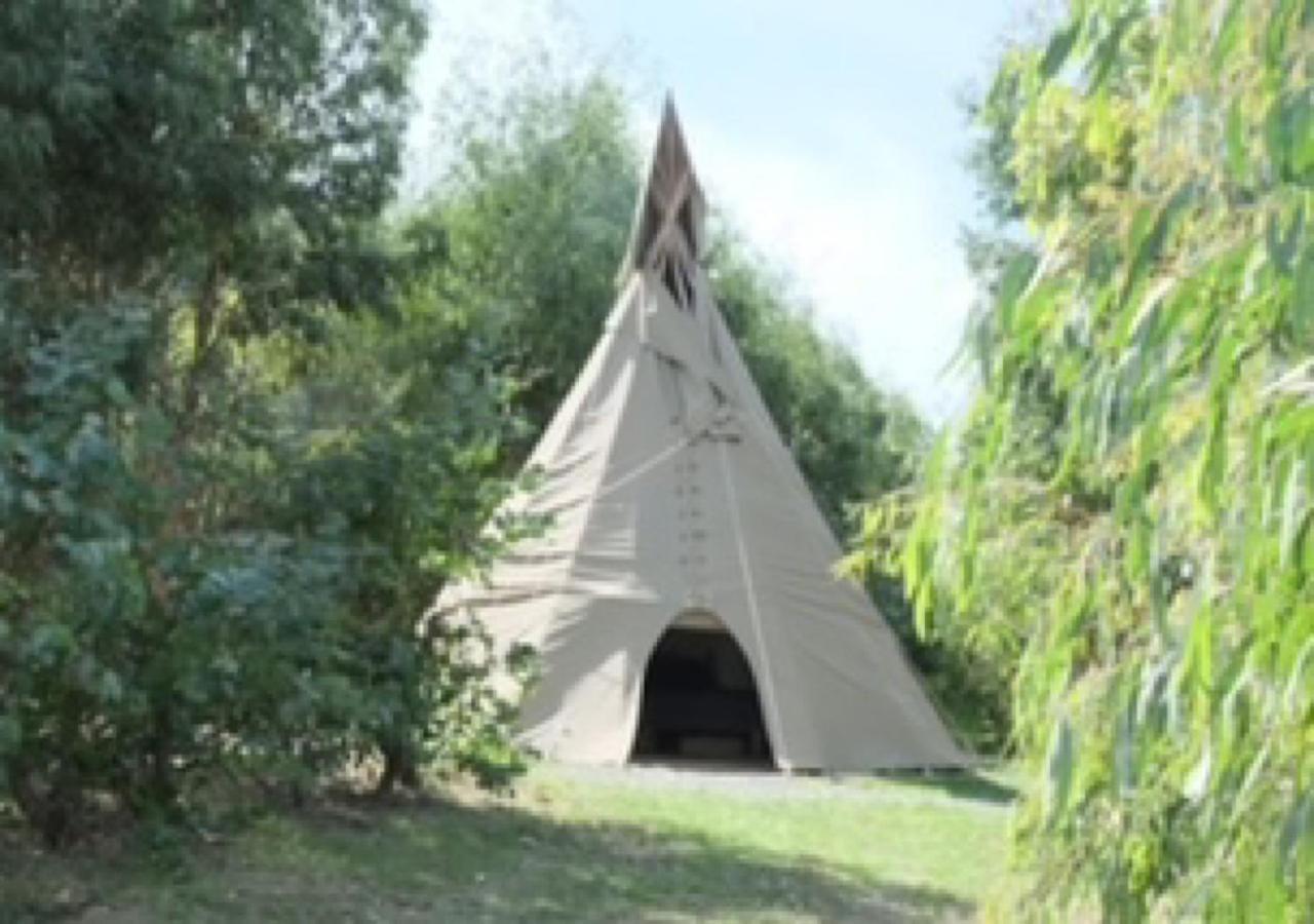 Gumtree Tipis Hotel Bickington Exterior photo