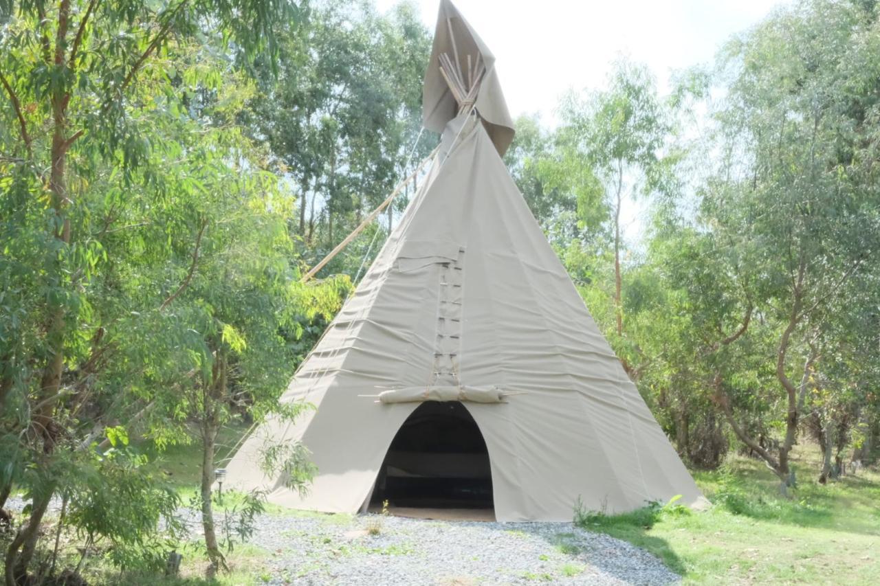 Gumtree Tipis Hotel Bickington Exterior photo